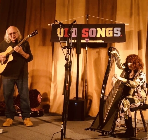 Máire & Chris on stage Old Songs March 2023 passthrough